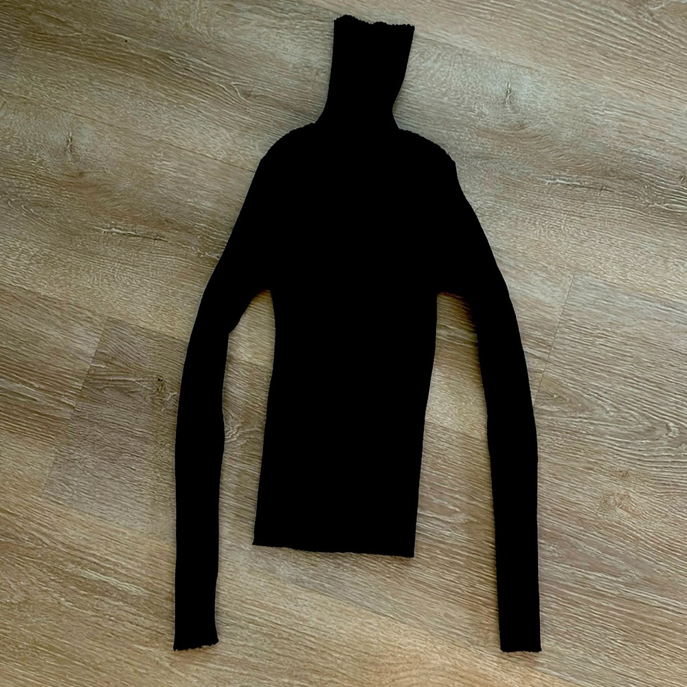 Black cable knit turtleneck, extra small worn once